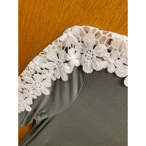 Green Short Sleeve Top With White Lace Floral Shoulder Detail By 42 Pops Rayon/S - Picture 4 of 5